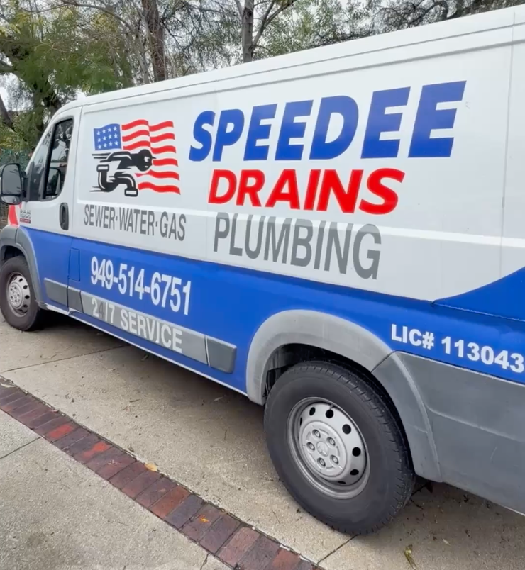 SpeeDee Drains Plumbing service van